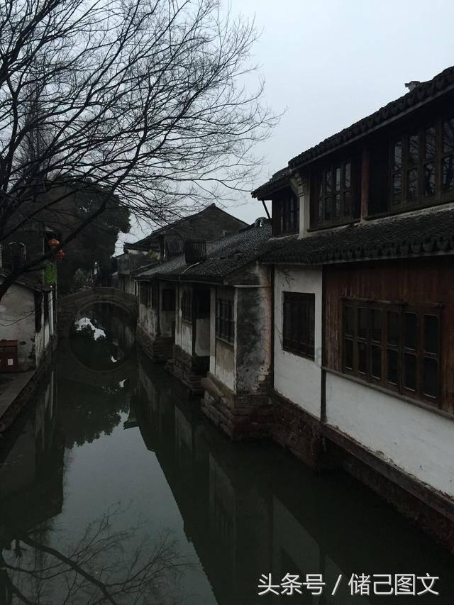 千万不要在公众场合唱歌，一不小心就会把原唱引来，太刺激了